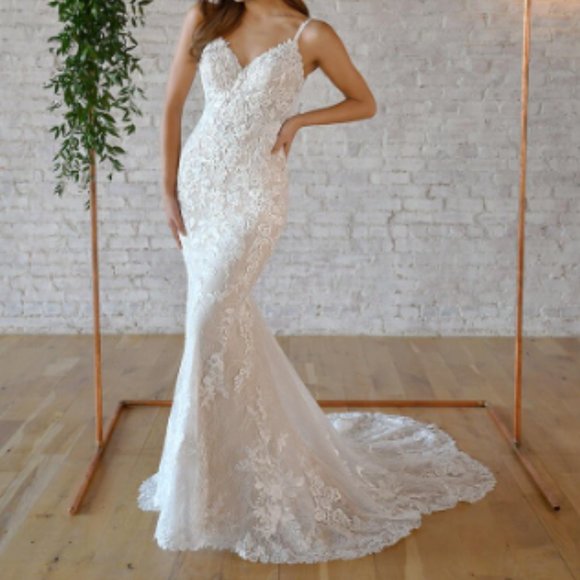 Lace and sequins, ivory, open back, straps - Picture 6 of 7